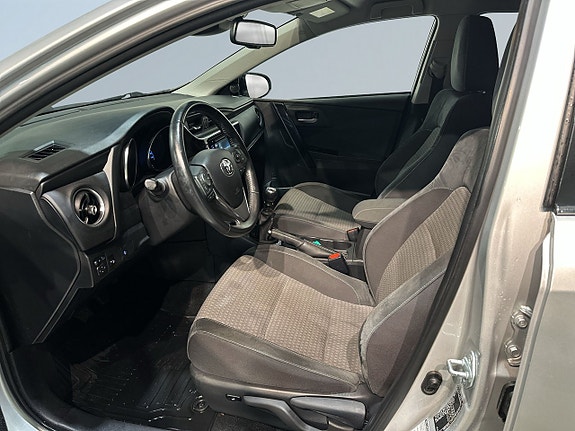 Toyota Auris 7 of 23