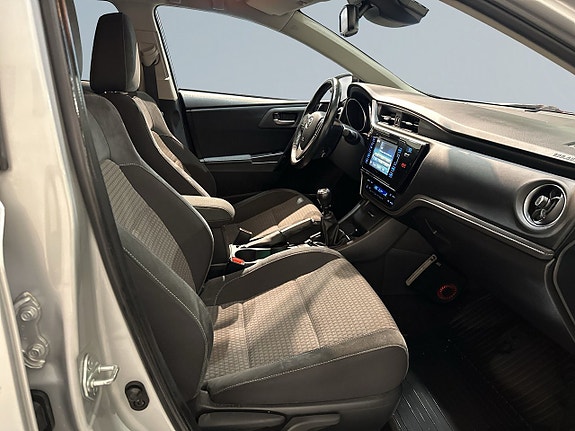 Toyota Auris 10 of 23