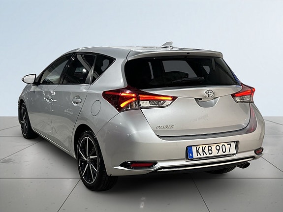 Toyota Auris 5 of 23