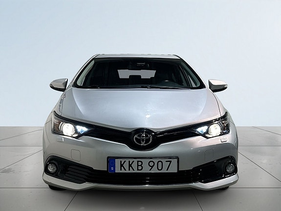 Toyota Auris 2 of 23