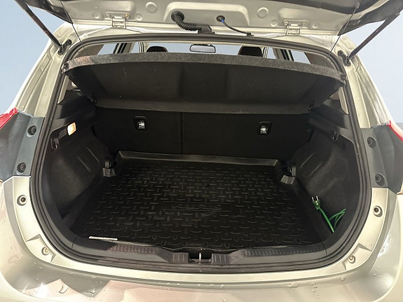 Toyota Auris 12 of 23