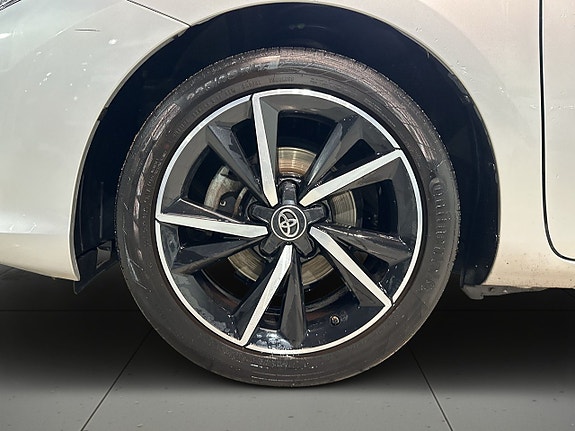 Toyota Auris 14 of 23