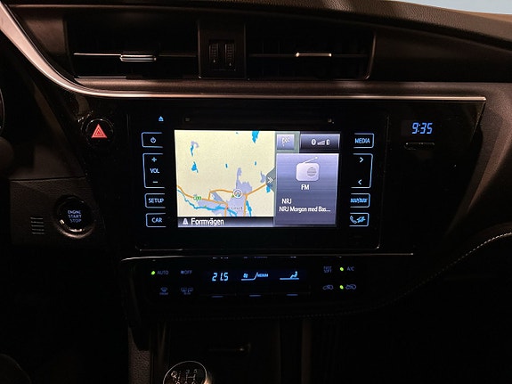 Toyota Auris 15 of 23