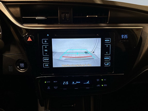 Toyota Auris 11 of 23