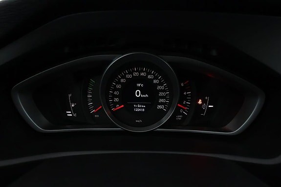 Volvo V40 11 of 18
