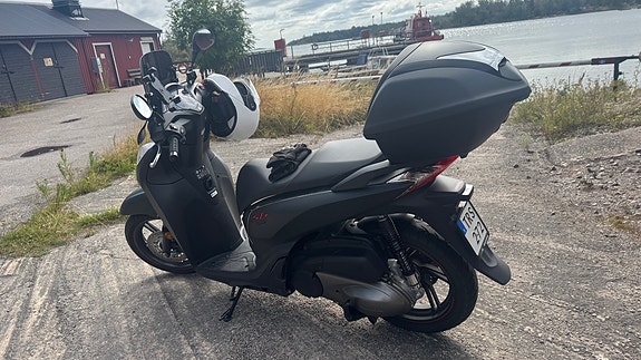 Honda SH300 3 of 6