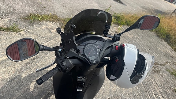 Honda SH300 4 of 6