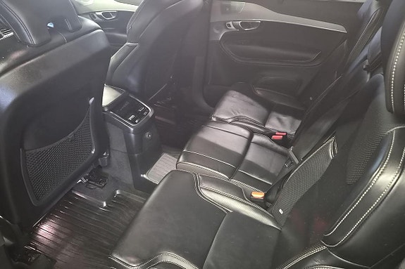 Volvo XC90 13 of 23