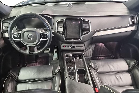 Volvo XC90 10 of 23