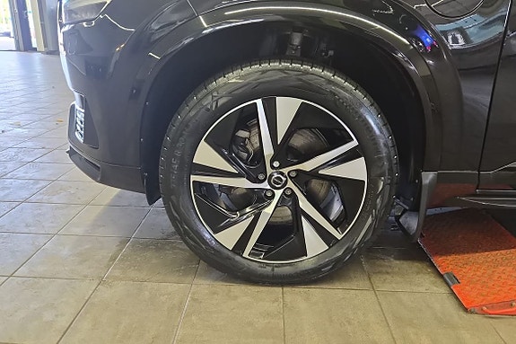 Volvo XC90 17 of 23