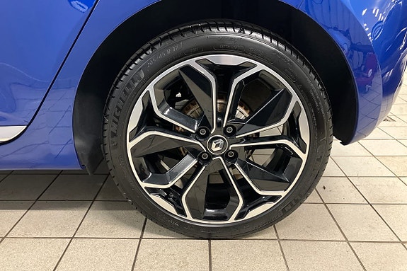 Renault Clio 17 of 21
