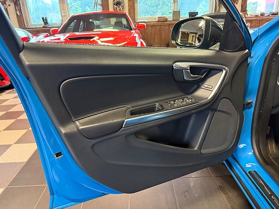 Volvo V60 14 of 18