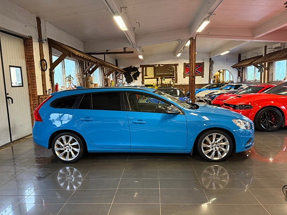 Volvo V60 2 of 18