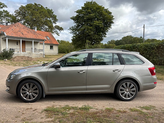 Skoda Octavia 2 of 5