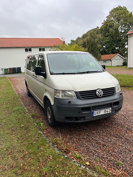Volkswagen Shuttle 2 of 6