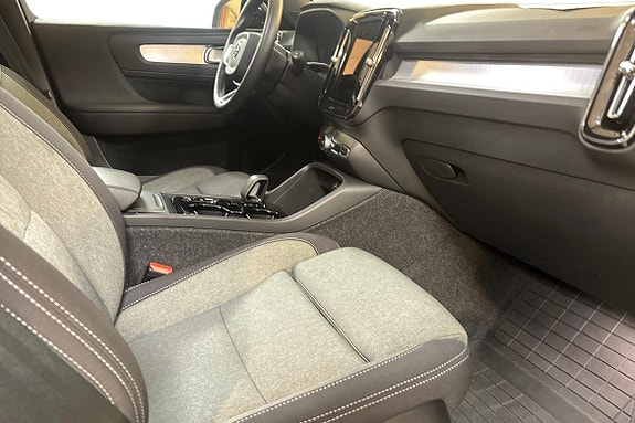 Volvo XC40 10 of 13