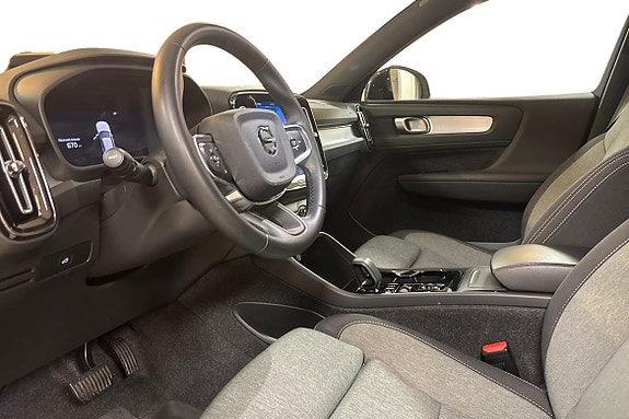 Volvo XC40 8 of 13