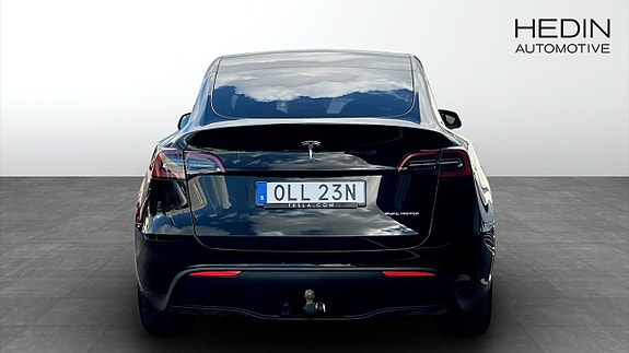 Tesla Model Y 7 of 10