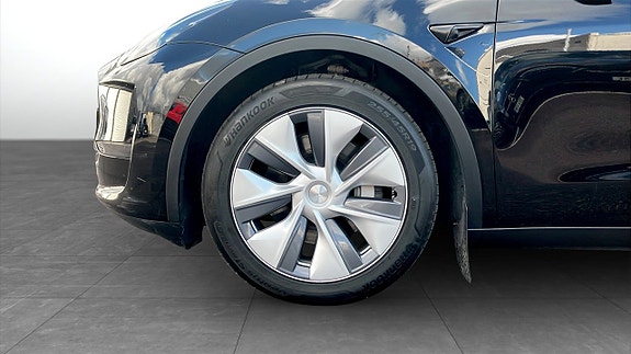 Tesla Model Y 9 of 10