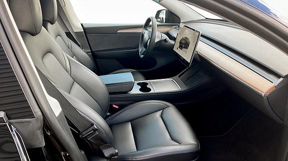 Tesla Model Y 3 of 10