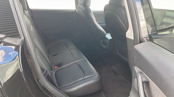 Tesla Model Y 5 of 10