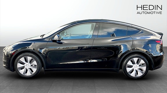 Tesla Model Y 6 of 10
