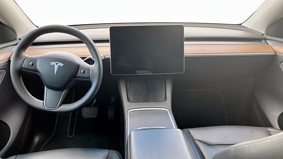 Tesla Model Y 4 of 10