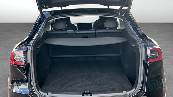 Tesla Model Y 10 of 10