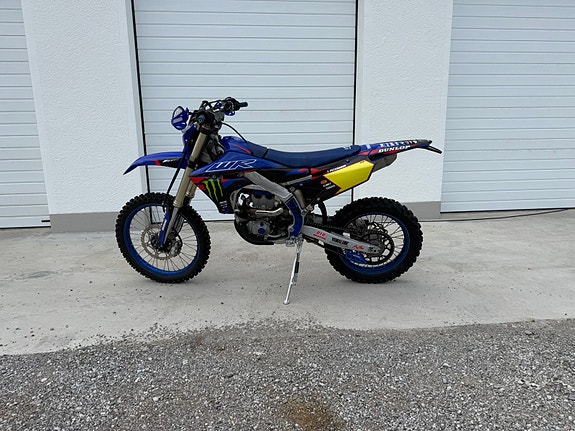 Yamaha WR250F 2 of 5