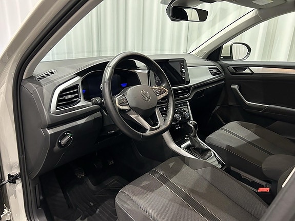 Volkswagen T-Roc 8 of 14