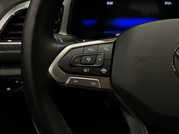 Volkswagen T-Roc 11 of 14
