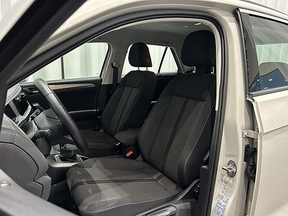 Volkswagen T-Roc 6 of 14