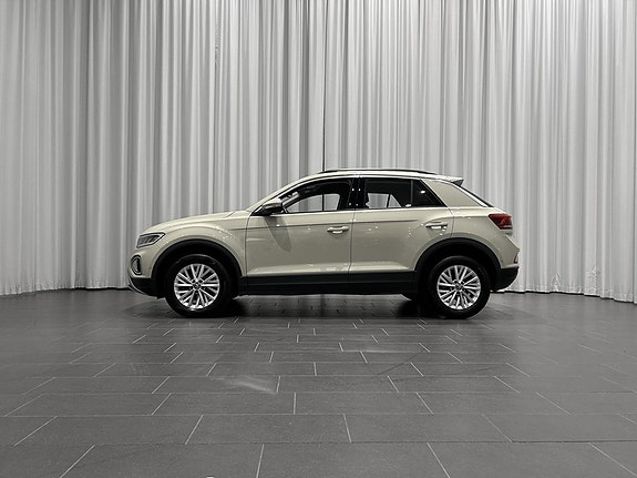 Volkswagen T-Roc 2 of 14