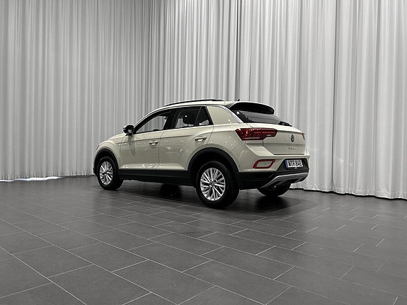 Volkswagen T-Roc 3 of 14