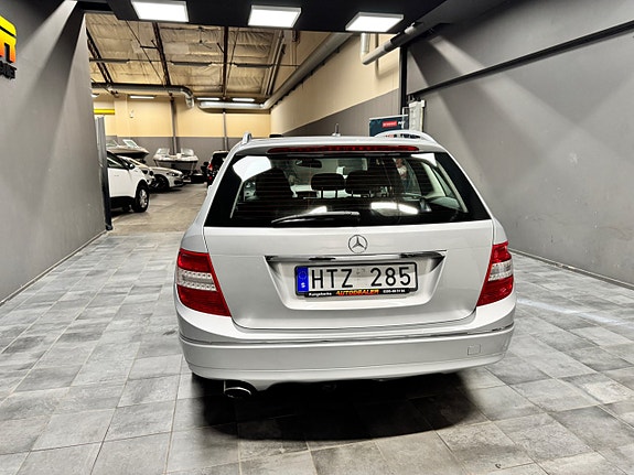 Mercedes-Benz C220 3 of 10
