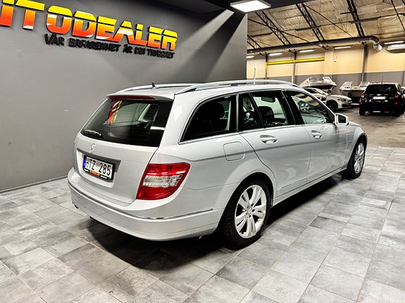 Mercedes-Benz C220 2 of 10