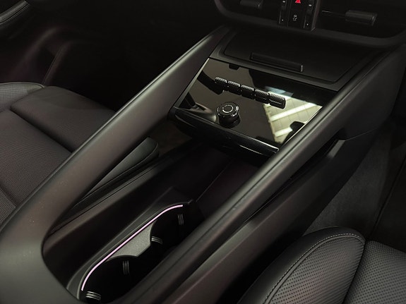 Porsche Macan 4 12 of 14
