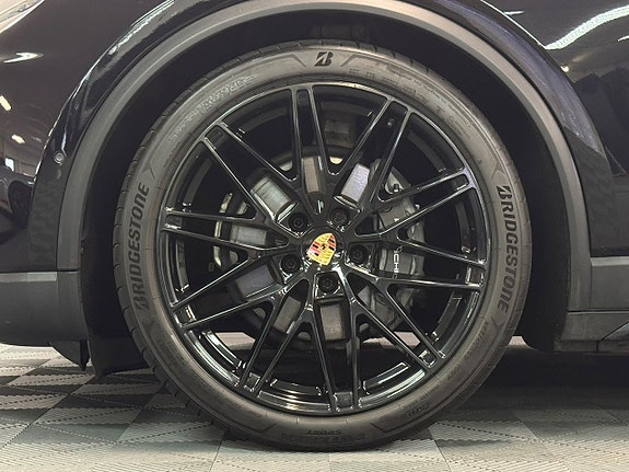 Porsche Macan 4 4 of 14