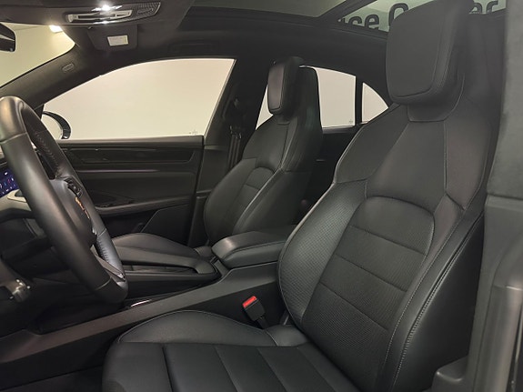 Porsche Macan 4 13 of 14