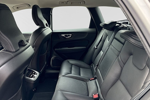 Volvo XC60 8 of 12