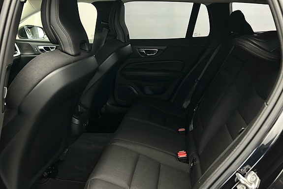 Volvo V60 13 of 28