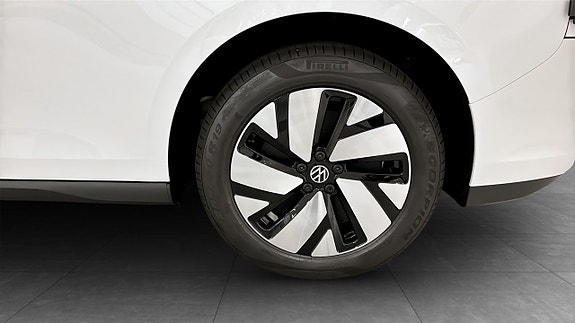 Volkswagen ID. Buzz 6 of 12