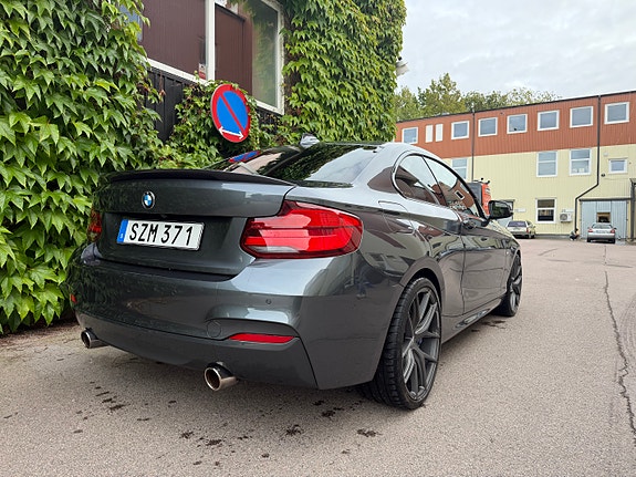 BMW 230i 2 of 5