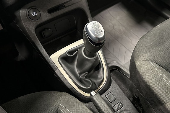 Renault Captur 17 of 23