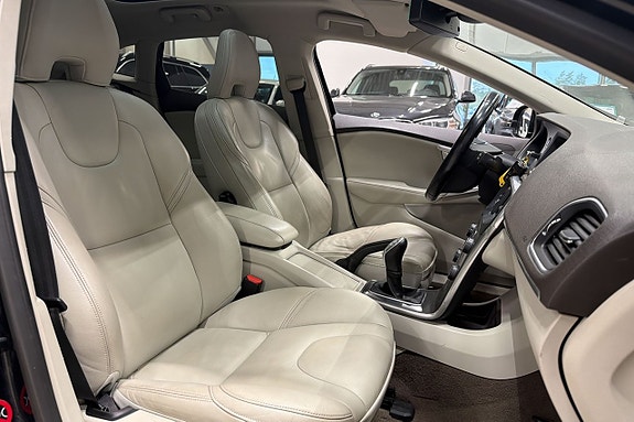 Volvo V40 19 of 24