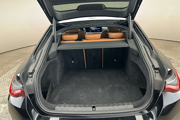 BMW i4 14 of 28