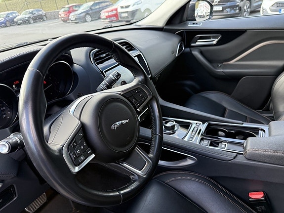 Jaguar F-PACE 7 of 11