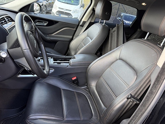 Jaguar F-PACE 6 of 11