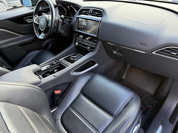 Jaguar F-PACE 9 of 11