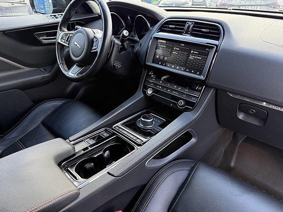 Jaguar F-PACE 10 of 11